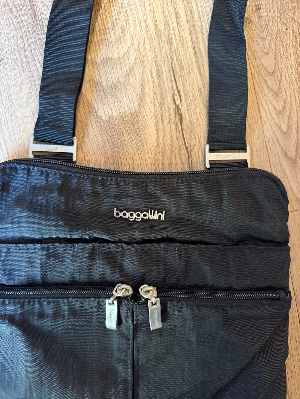 Baggallini Black Nylon Crossbody Messenger Bag Adjustable Strap - Picture 2 of 5